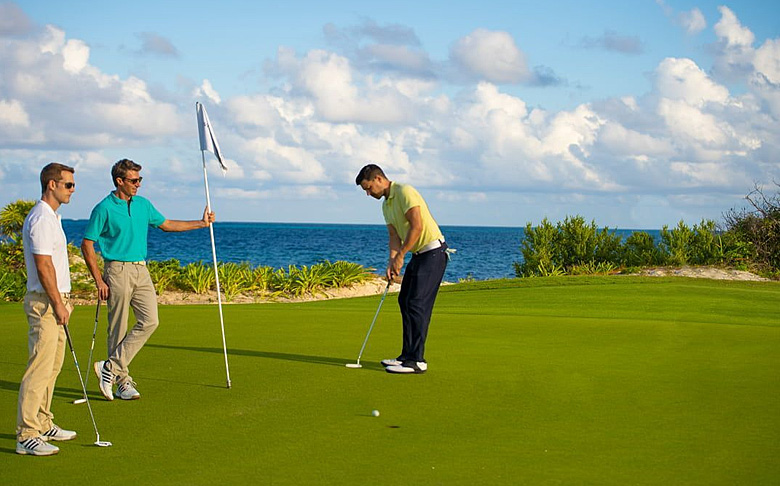 Golf court at Moon Palace