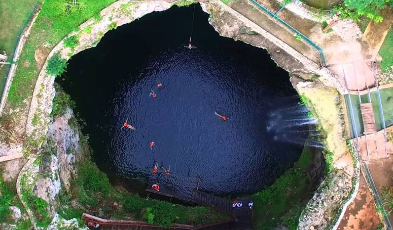 Cenote Saamal el la hacienda Selva Maya