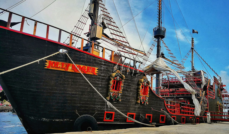 Pirate Ship in Cancun Coasts