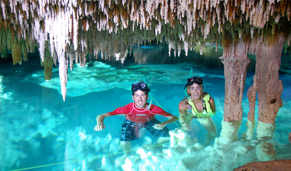 nada dentro de los cenotes