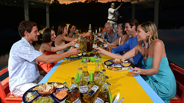 Salud por las tradiciones Mexicanas